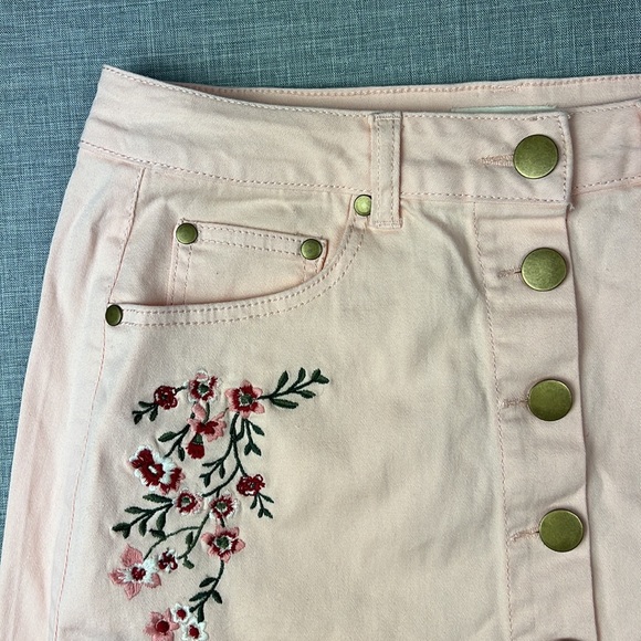 One Heart Pink Floral Embroidered Button Up Mini Skirt Size Medium & XL - Picture 3 of 7
